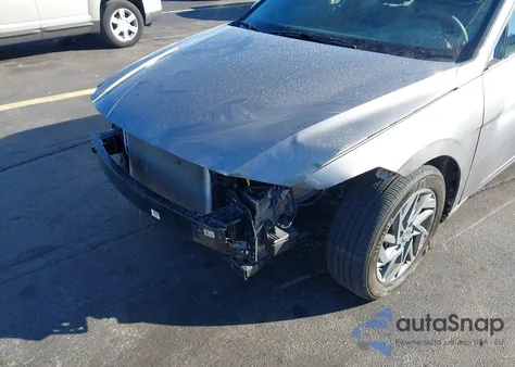 2024 Hyundai Elantra Sel z USA, uszkodzony, nr VIN KMHLM4DG6RU830824